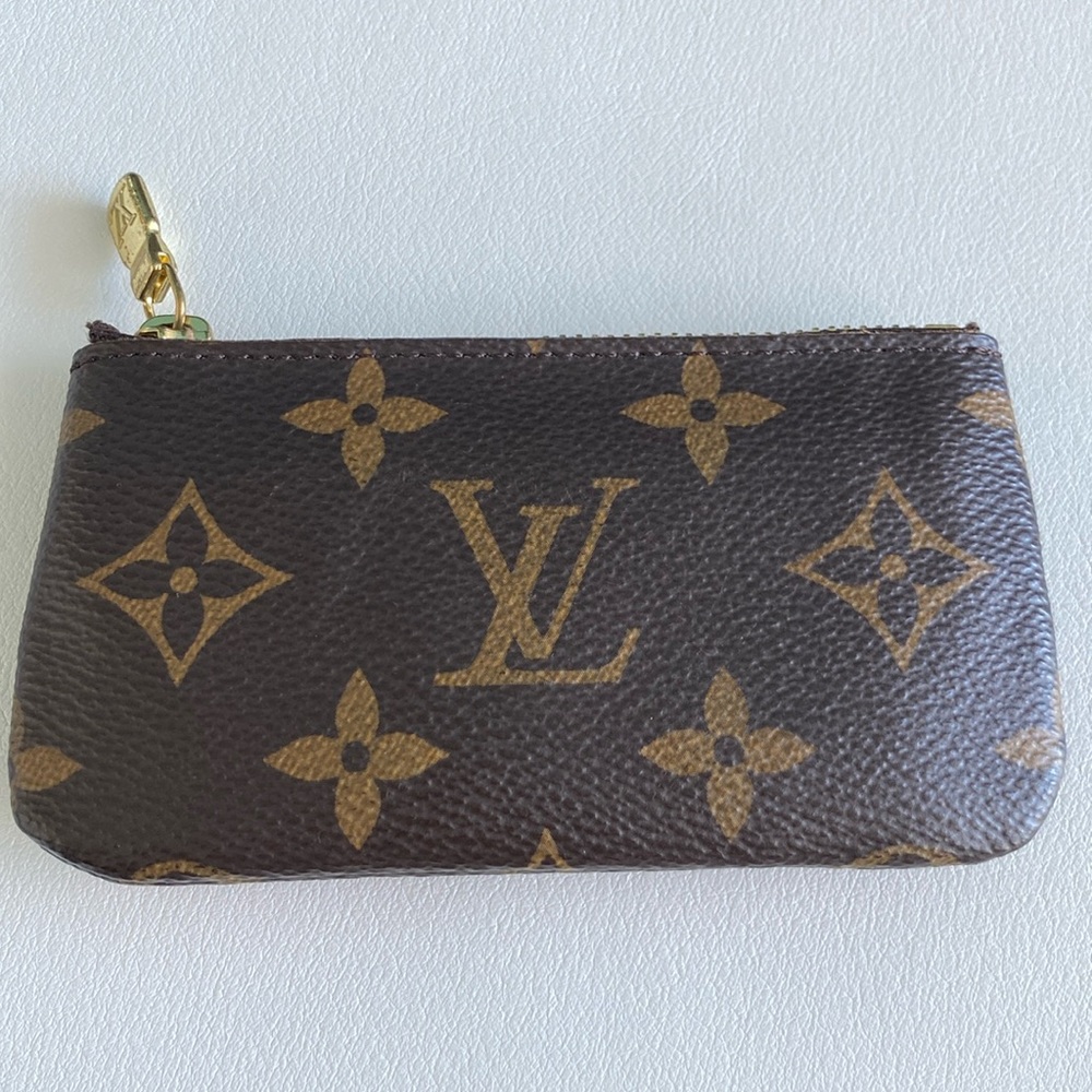 Louis Vuitton Authentic LV Monogram key cles